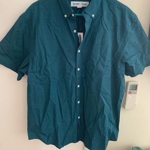 Men’s collard button down shirt